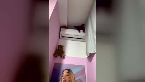 Snapshot of eyleen421514 chatting on July 9, 4:27 am eyleen421514 online show from July 9, 4:27 am