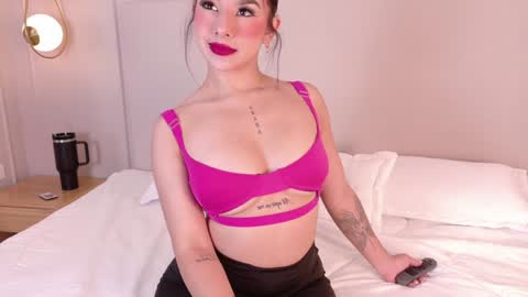 eymicooper online show from January 8, 12:47 pm