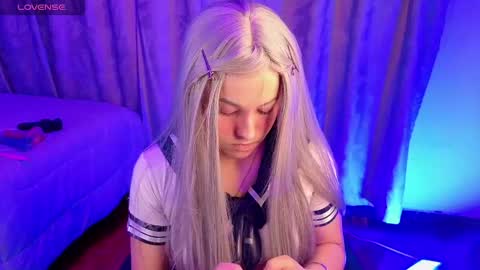 eymmy_24 online show from December 16, 1:43 am