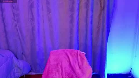 eymmy_24 online show from January 13, 3:45 am