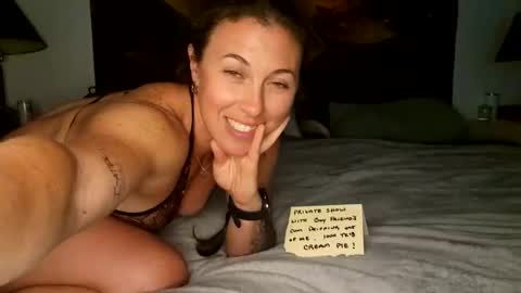 Snapshot of ezbreezy13 chatting on May 13, 2:42 am ezbreezy13 online show from May 13, 2:42 am