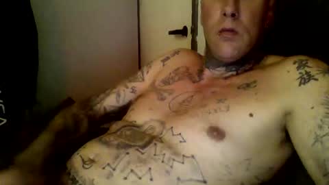 Snapshot of ezekielll1999 chatting on April 11, 7:45 am ezekielll1999 online show from April 11, 7:45 am