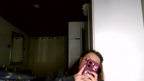 Snapshot of ezlngirl chatting on April 1, 5:08 am Aimee online show from April 1, 5:08 am