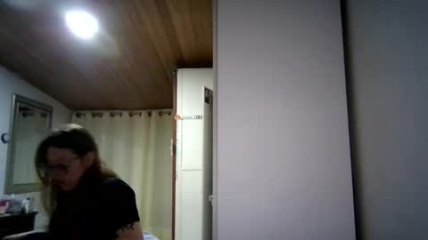 Snapshot of ezlngirl chatting on April 27, 4:21 am Aimee online show from April 27, 4:21 am
