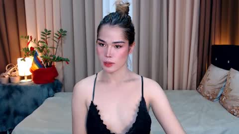 UR SWEET EZRA online show from December 26, 5:15 am