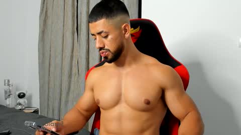 Ezzio Scolaro online show from October 24, 1:03 am