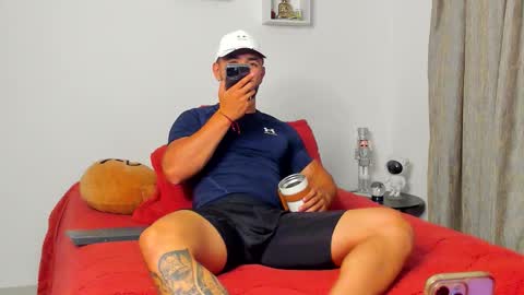 Ezzio Scolaro online show from January 14, 2:17 am