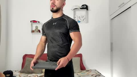 Ezzio Scolaro online show from April 14, 11:33 pm