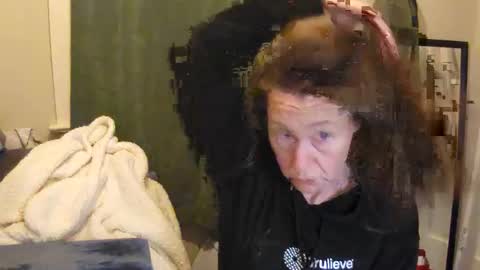 Snapshot of faberini chatting on December 30, 5:15 am FabOmobono online show from December 30, 5:15 am