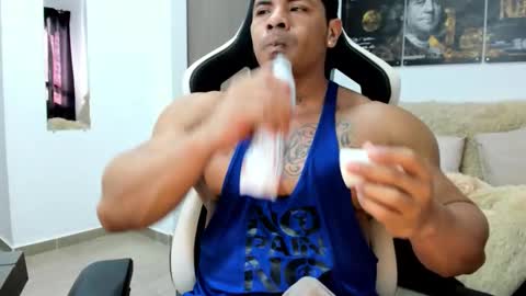 Snapshot of fabian_arango chatting on February 26, 7:57 pm Fabian arango online show from February 26, 7:57 pm