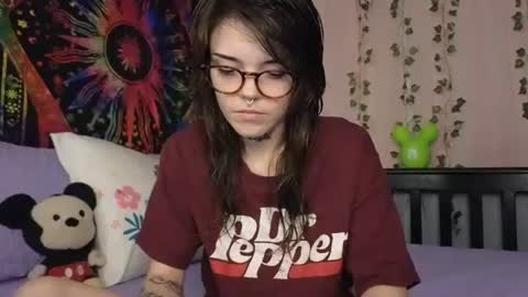 Snapshot of faerienugs chatting on February 11, 12:48 am Faerie 3 online show from February 11, 12:48 am