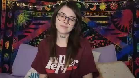 Snapshot of faerienugs chatting on February 23, 12:19 am Faerie 3 online show from February 23, 12:19 am