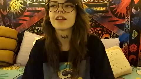 Snapshot of faerienugs chatting on March 25, 2:28 am Faerie 3 online show from March 25, 2:28 am