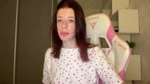 Snapshot of fairy_bloomix chatting on February 1, 6:28 pm Bloom online show from February 1, 6:28 pm