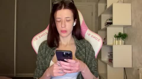 Snapshot of fairy_bloomix chatting on February 16, 6:04 pm Bloom online show from February 16, 6:04 pm