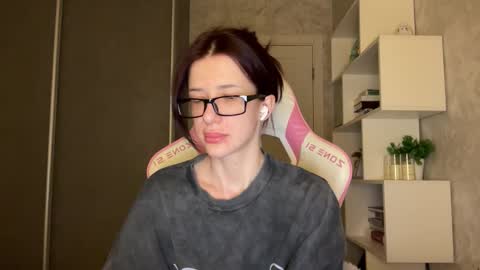 Snapshot of fairy_bloomix chatting on February 20, 3:25 am Bloom online show from February 20, 3:25 am