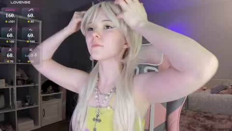 Snapshot of fairy_casey chatting on April 29, 9:32 pm fairy_casey online show from April 29, 9:32 pm