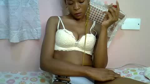 faizah_ online show from March 28, 12:27 pm