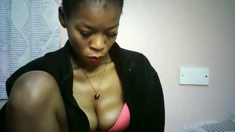 faizah_ online show from May 3, 2:45 pm