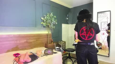 Megan    630  1330 -5 online show from April 15, 12:34 pm