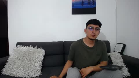 Snapshot of fallgays chatting on December 19, 1:50 am FallGays online show from December 19, 1:50 am