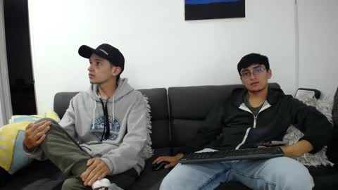 Snapshot of fallgays chatting on January 20, 1:28 am FallGays online show from January 20, 1:28 am