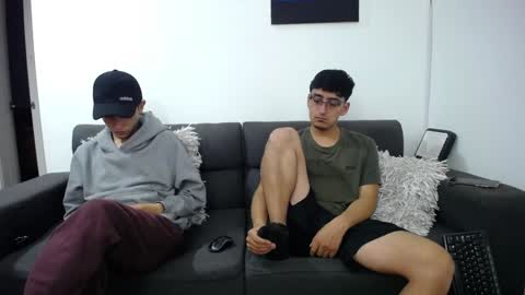 Snapshot of fallgays chatting on January 26, 2:03 am FallGays online show from January 26, 2:03 am