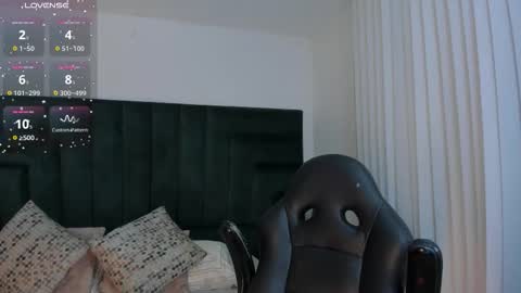 Snapshot of faloonroussel chatting on February 12, 6:25 pm Faloon online show from February 12, 6:25 pm