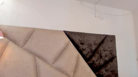 Snapshot of faloonroussel chatting on February 21, 6:20 pm Faloon online show from February 21, 6:20 pm