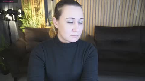 Snapshot of famousemuse chatting on March 24, 2:00 pm famousemuse online show from March 24, 2:00 pm