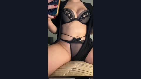 Snapshot of fancy_girl2424 chatting on January 15, 1:23 am fancy_girl2424 online show from January 15, 1:23 am