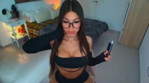 Jennifer online show from June 9, 12:39 pm