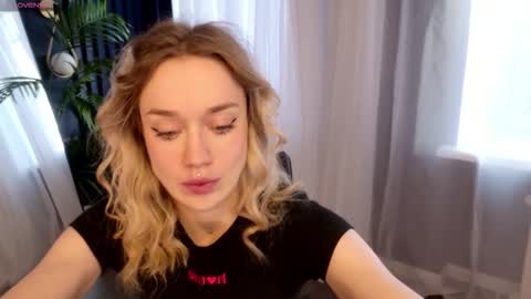 fancyamelia online show from October 21, 12:50 pm