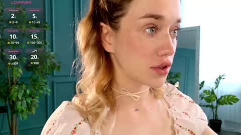 Snapshot of fancyamelia chatting on May 22, 10:10 am fancyamelia online show from May 22, 10:10 am
