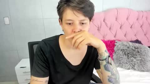 Snapshot of fanny_18 chatting on November 1, 7:32 am FANNY online show from November 1, 7:32 am