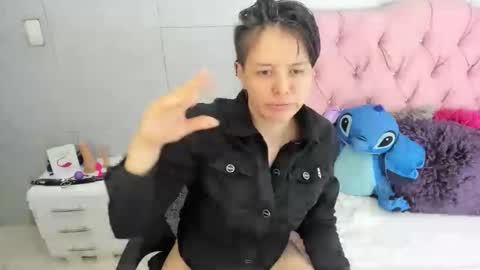 Snapshot of fanny_18 chatting on December 16, 1:32 am FANNY online show from December 16, 1:32 am