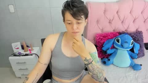 Snapshot of fanny_18 chatting on December 19, 1:34 am FANNY online show from December 19, 1:34 am