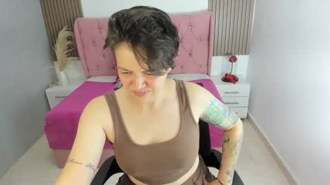 Snapshot of fanny_18 chatting on February 3, 2:53 am FANNY online show from February 3, 2:53 am