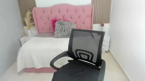 Snapshot of fanny_18 chatting on February 11, 12:26 am FANNY online show from February 11, 12:26 am