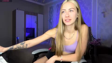 Snapshot of fannydanbury chatting on January 12, 2:00 pm Sandra online show from January 12, 2:00 pm