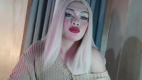 DANIELLA - DONT FORGET TO GIVE ME A THUMBSU UP online show from April 9, 5:40 am