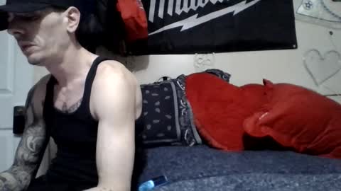 Snapshot of fantasydesire83 chatting on April 4, 8:39 pm fantasydesire83 online show from April 4, 8:39 pm