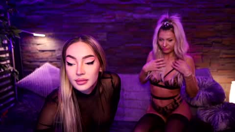 Snapshot of fantasystudiox chatting on October 25, 10:59 pm Carmina online show from October 25, 10:59 pm