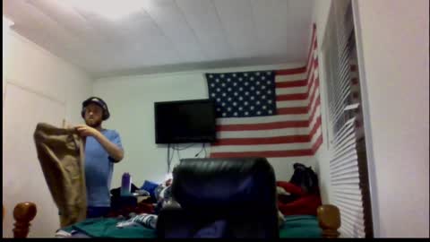 Snapshot of farmboy2398 chatting on December 19, 4:34 am farmboy2398 online show from December 19, 4:34 am