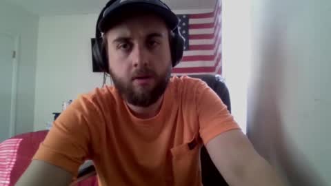 Snapshot of farmboy2398 chatting on February 19, 6:32 pm farmboy2398 online show from February 19, 6:32 pm