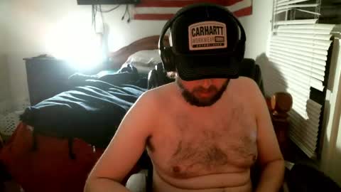 Snapshot of farmboy2398 chatting on May 10, 3:01 am farmboy2398 online show from May 10, 3:01 am