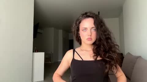 Snapshot of farrahburde chatting on June 29, 10:15 am Mia online show from June 29, 10:15 am