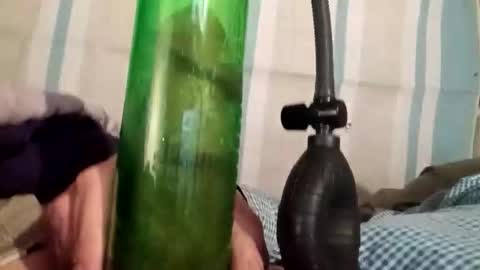 Snapshot of farrisshane1985 chatting on March 4, 8:42 am farrisshane1985 online show from March 4, 8:42 am