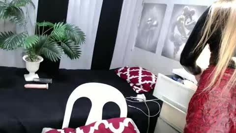 vana online show from March 10, 6:57 pm