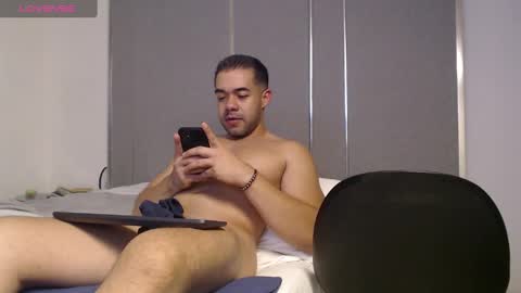 Snapshot of faustosaenz chatting on December 2, 1:47 am FAUSTO online show from December 2, 1:47 am